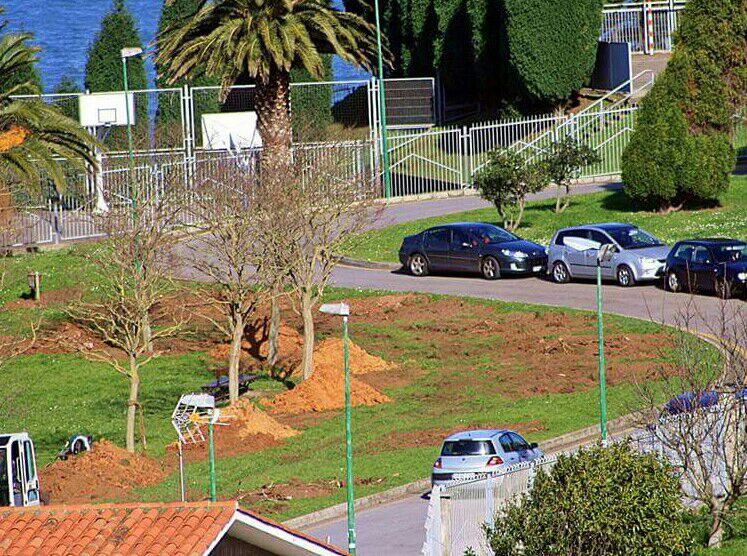 Asturias.  En Candas cambian los parques por aparcamientos