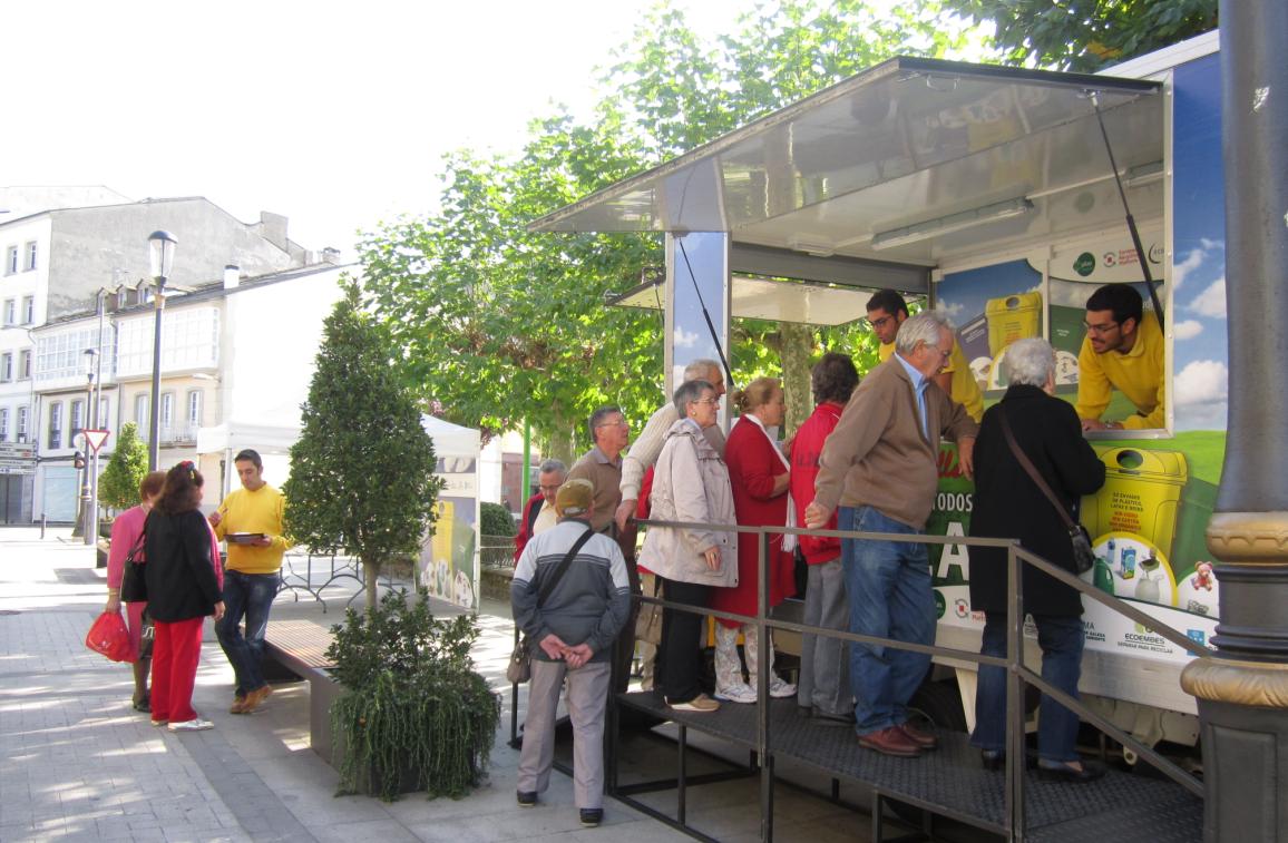 La campaña del reciclaje de SOGAMA en la feria de oportunidades de Melide (Galicia)