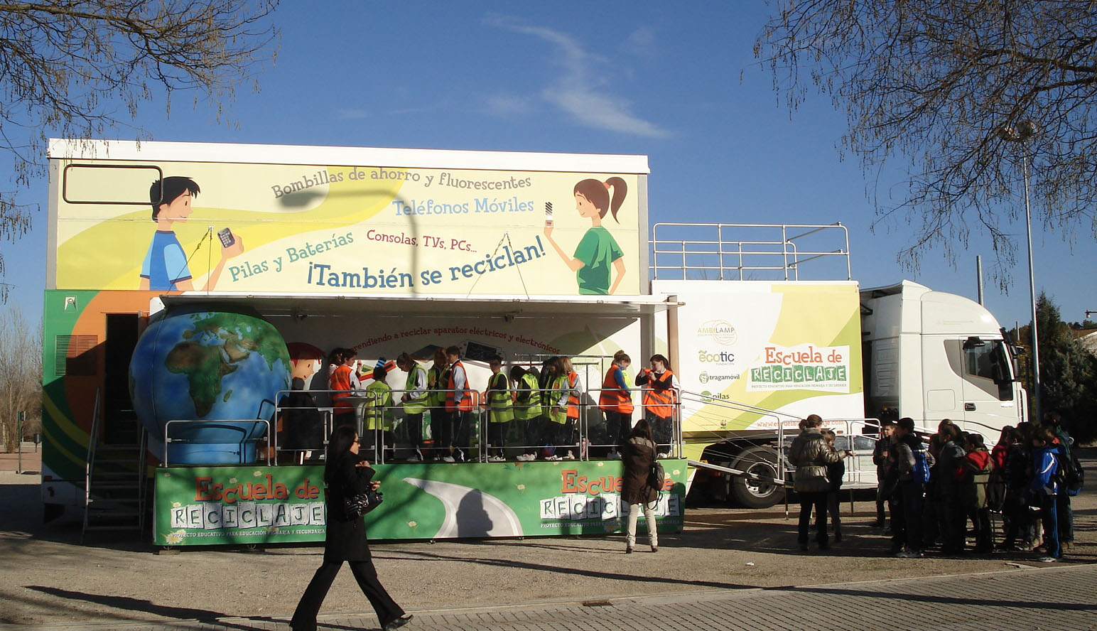 La ‘Escuela de Reciclaje’ de AMBILAMP y ECOPILAS abre sus puertas en la Feria de Muestras de Gijón