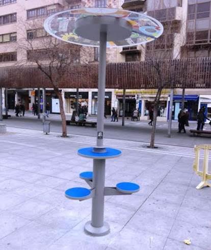 Zamora instala un cargador solar para móviles