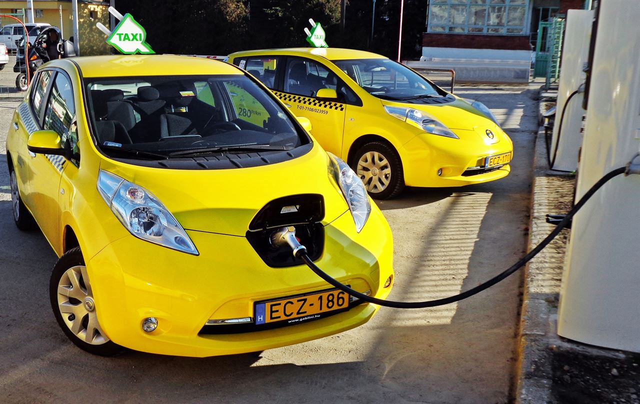 Nissan ya tiene circulando más de 500 taxis eléctricos por Europa