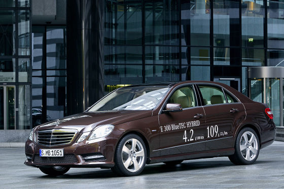 Mercedes-Benz lanza el E 300 híbrido diésel