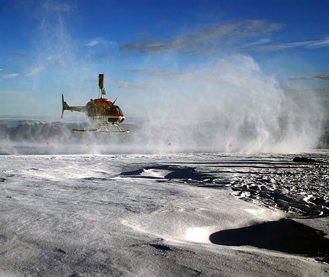 Han descubierto las vías por donde corre el agua de un lago subglacial en Groenlandia