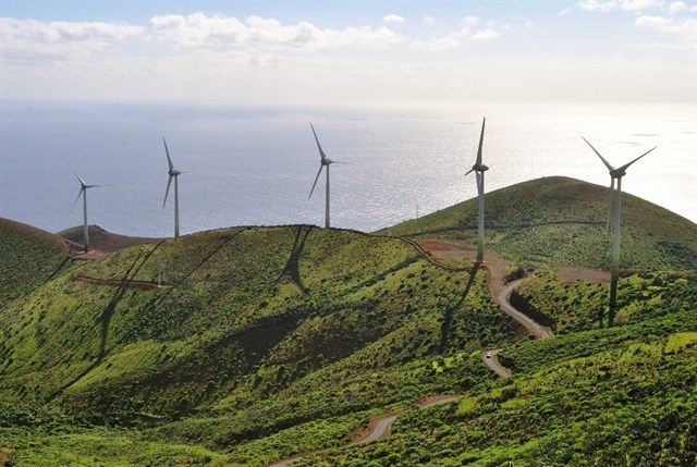 El Hierro logra abastecerse al 62% con energías renovables en junio