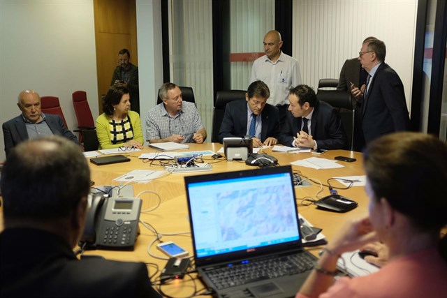 El Gobierno de Asturias asume como prioridad preservar la vida de las personas en la extinción de los incendios