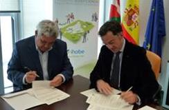 Las sociedades públicas Sprilur e Ihobe trabajarán en el diseño de herramientas que mejoren la competitividad de las empresas vascas