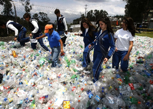 El reciclaje mueve a los estudiantes en Ecuador
