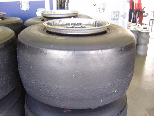 La Comunidad apuesta por técnicas de construcción sostenible reciclando el asfalto y neumáticos usados