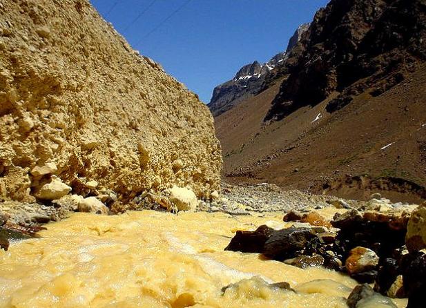 Temor por la posible ruptura de una presa del Río Amarillo