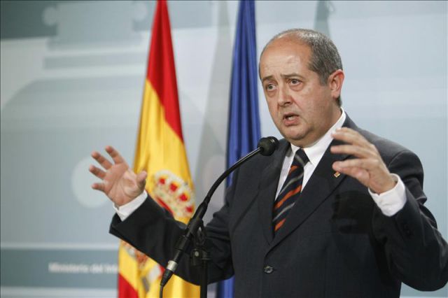 El consejero catalán de Interior confía en extinguir el fuego hoy