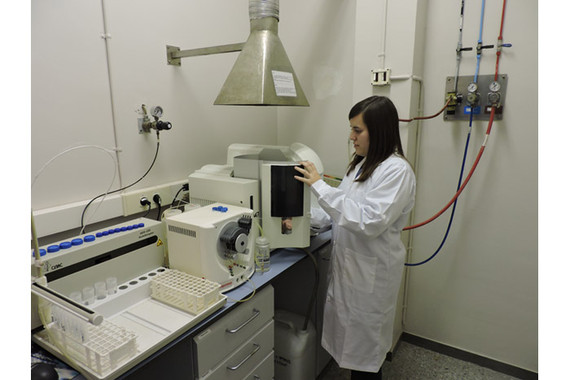 Residuos. Bacterias para recuperar los metales de los móviles en desuso