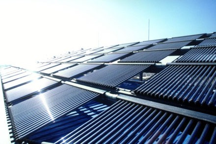 La Universidad comienza a utilizar energía solar