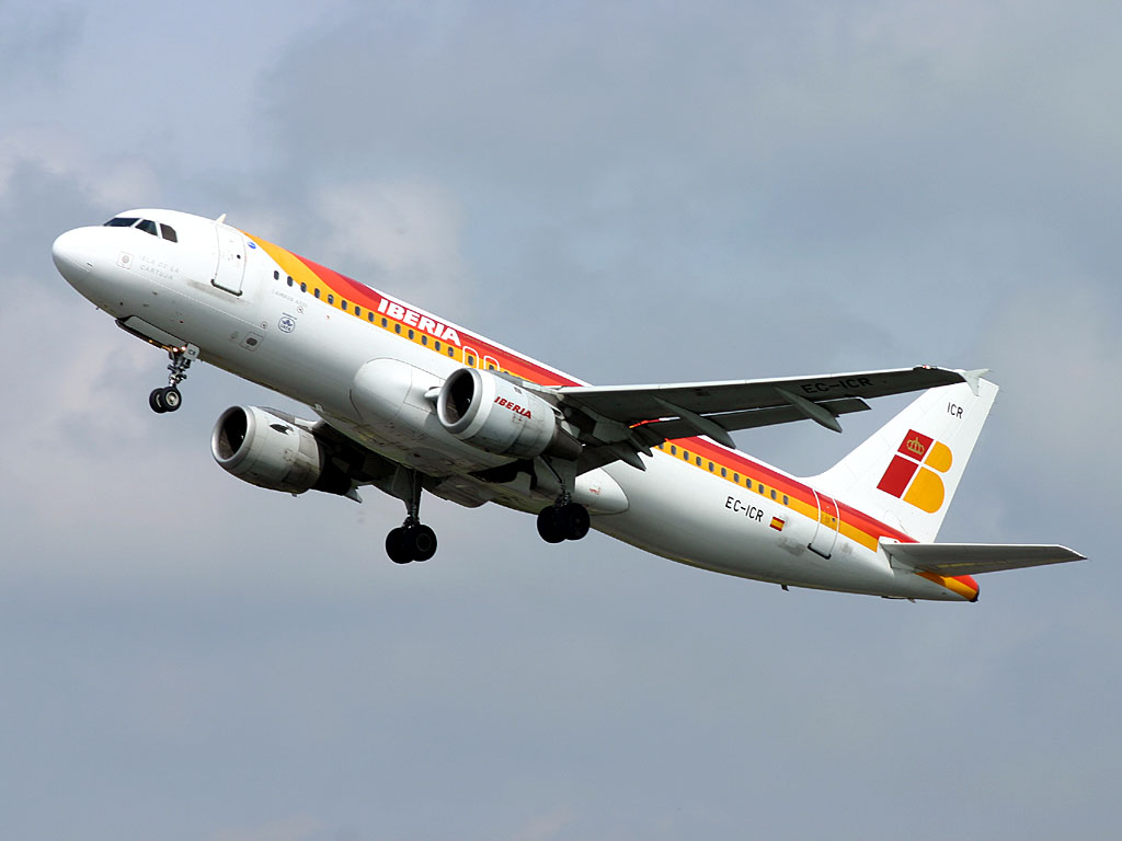 Iberia lanza una nueva tarjeta on line que ahorrará más de cinco millones de hojas anuales