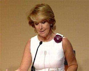 Denuncian a Aguirre y Plañiol por el incendio forestal en Robledo (Madrid)