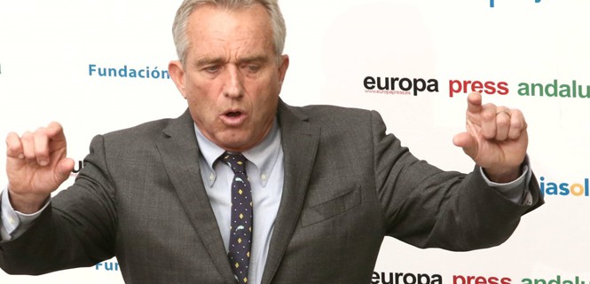 Robert Kennedy Jr. anima a España a ser líder en energías renovables y critica duramente el impuesto al sol
