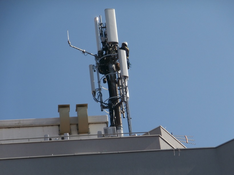 Asturias. Amplian una antena de telefonía incumpliendo la ordenanza