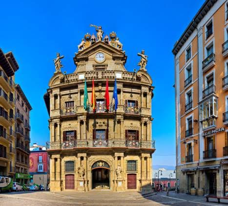 Pamplona implementará en edificios municipales tres bases con bicis eléctricas para los trabajadores del Consistorio