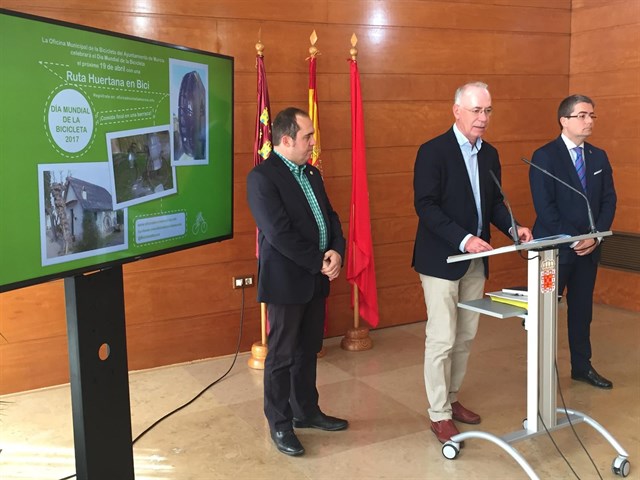 Una ruta huertana por las barracas para conmemorar el Día Mundial de la Bicicleta