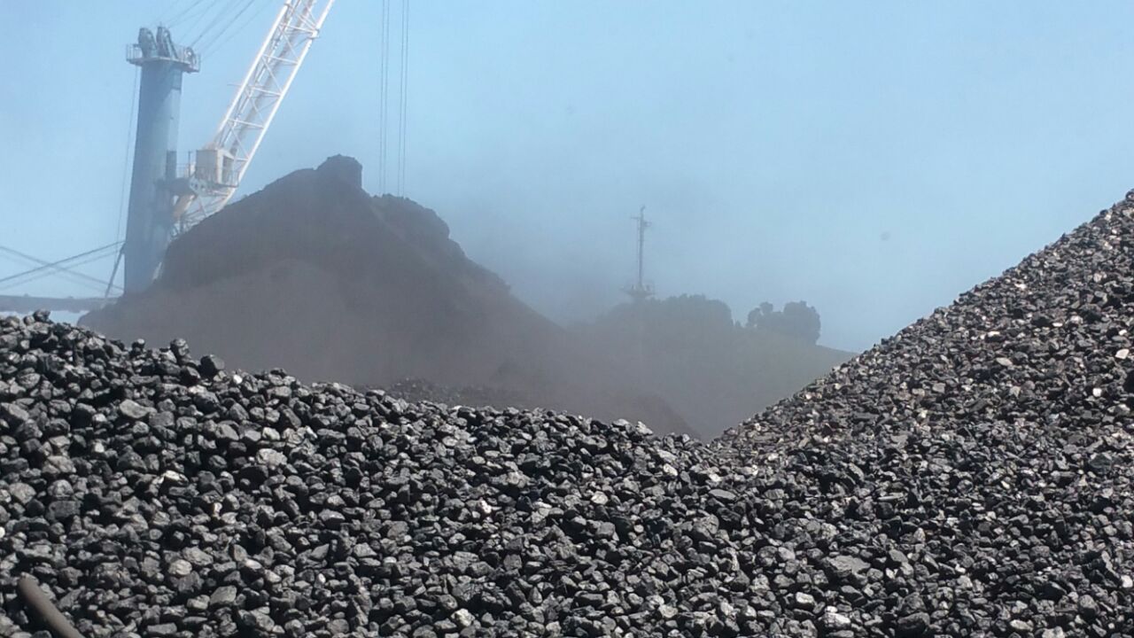 Asturias. Se disparan las nubes de carbón con la nueva consecionaria del puerto de Avilés