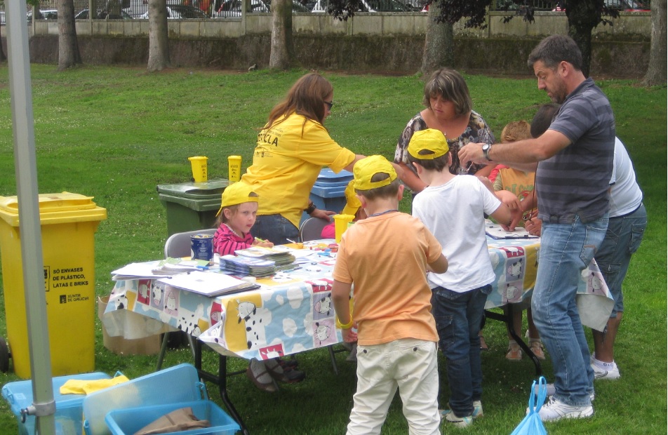 5.000 escolares de más de 40 centros educativos gallegos participan este mes en la campaña del reciclaje