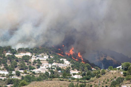 Andalucía multará a las urbanizaciones en zona forestal sin autoprotección contra incendios