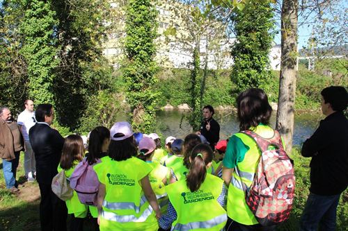 El Aula de Medio Ambiente de Torrelavega acerca a los escolares al río Besaya