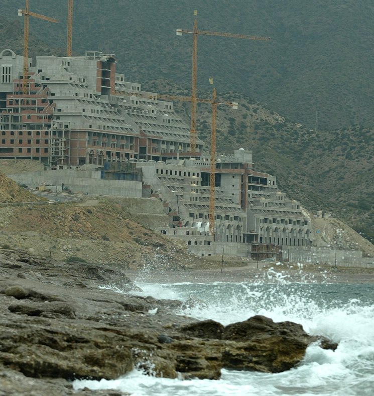 La sentencia que declara urbanizable el suelo de El Algarrobico contradice 20 pronunciamientos judiciales