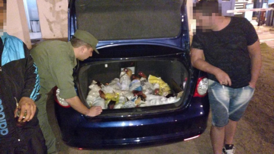 Argentina: Detuvieron en Corrientes a un vehículo en el que llevaban gallos de riña