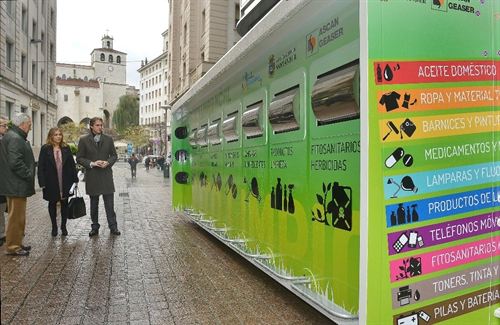 Santander recoge en el punto limpio móvil 28.000 kg de residuos contaminantes de origen doméstico en 2013