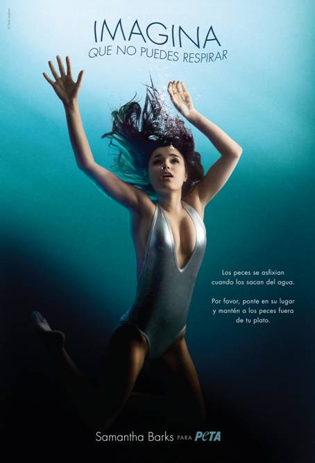 Samantha Barks se sumerge en un tanque de agua para alentar a la gente a ponerse en el lugar de los peces