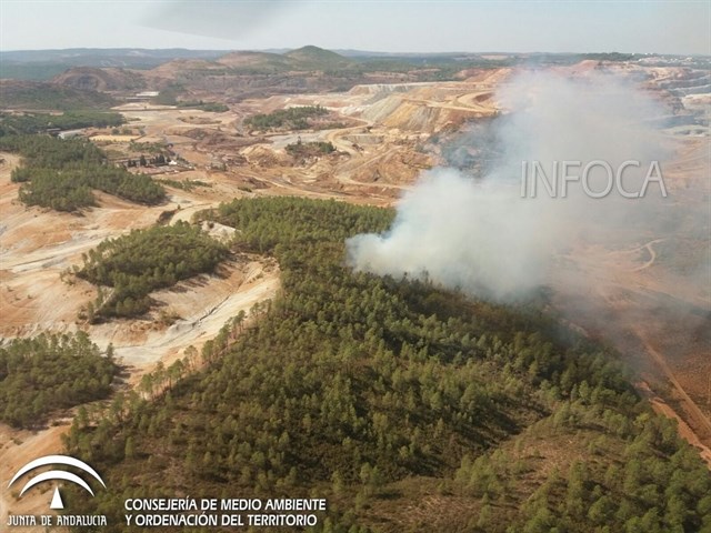 Estabilizado el incendio originado en un paraje de Nerva