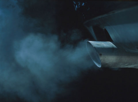 Los fabricantes de coches se resisten a bajar las emisiones contaminantes con la ‘excusa’ de la crisis