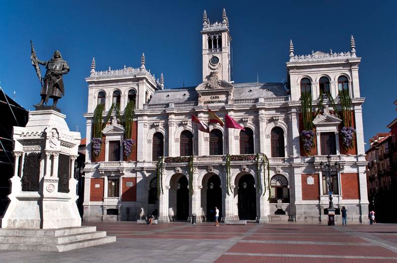 Valladolid instalará cinco grupos de placas solares en edificios municipales