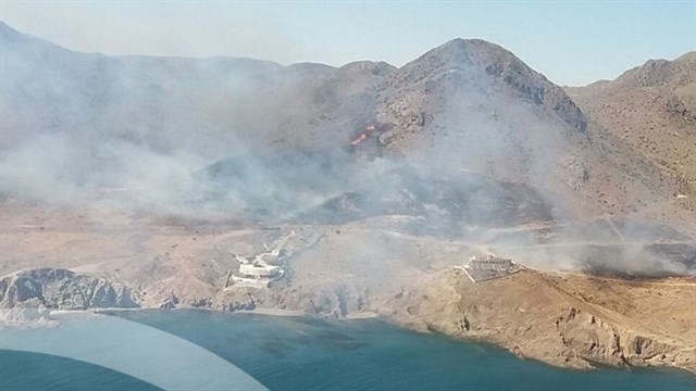 Infoca continúa los trabajos para extinguir el incendio en el parque natural de Cabo de Gata-Níjar