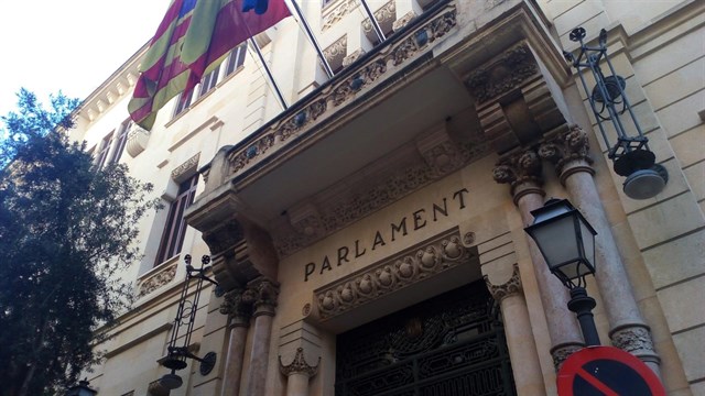 El Parlament trasladará al Congreso la prohibición de las prospecciones en el Mediterráneo