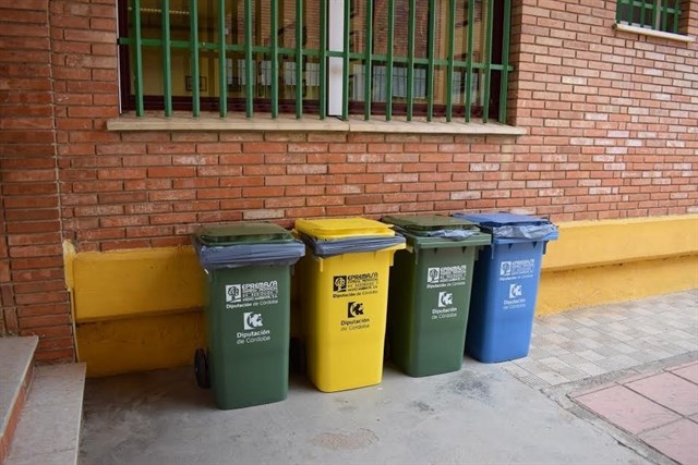 Epremasa entrega contenedores a los colegios de Peñarroya-Pueblonuevo (Córdoba) para facilitar el reciclaje