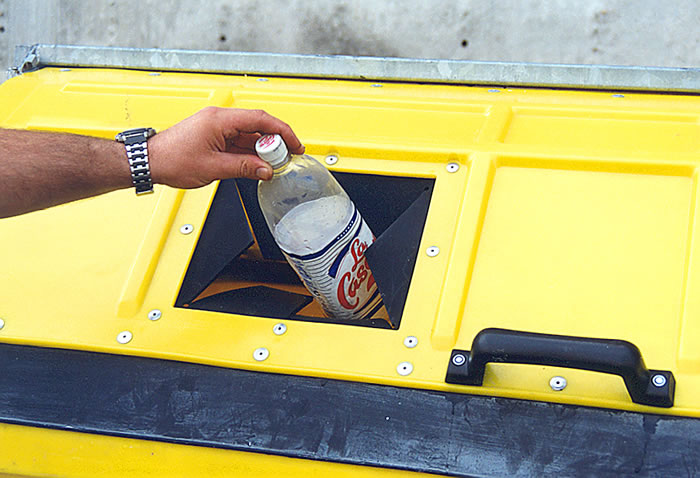 Las ciudades españolas de más de 50.000 habitantes no recogen el papel y los envases que marcan la ley