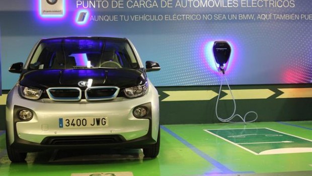 BMW y El Corte Inglés acuerdan instalar cargadores eléctricos en centros comerciales de Madrid