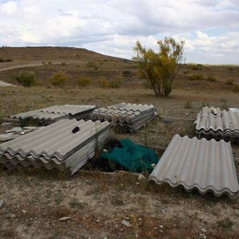 Restos de amianto en las afueras de Valdemoro