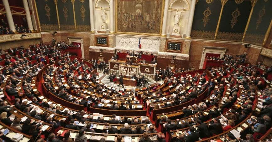 Francia aprueba una ley histórica que penaliza la violación de derechos humanos por parte de sus multinacionales