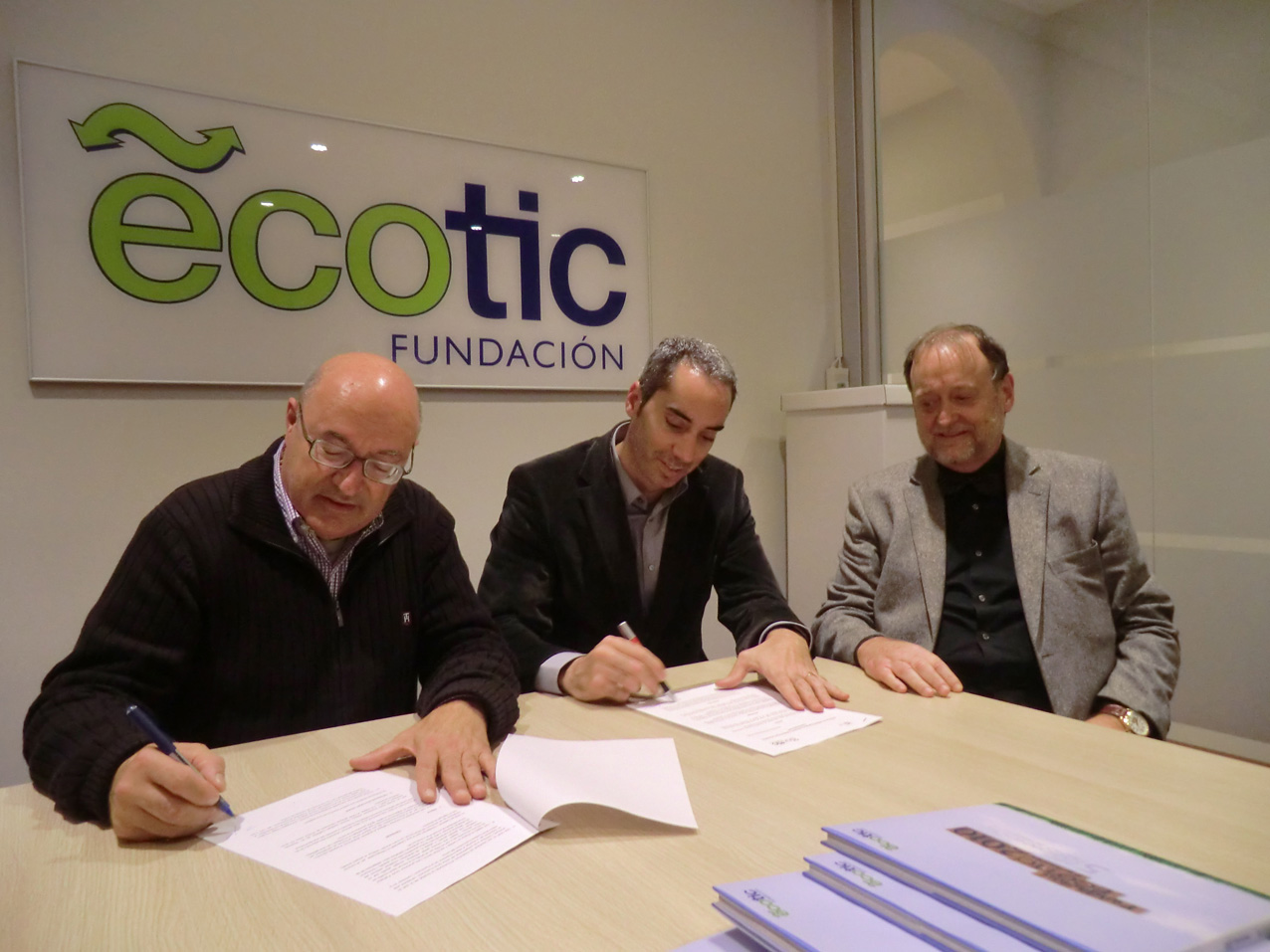 ECOTIC y el Clúster d’Il·luminació de Catalunya unen esfuerzos para mejorar el reciclaje de las luminarias