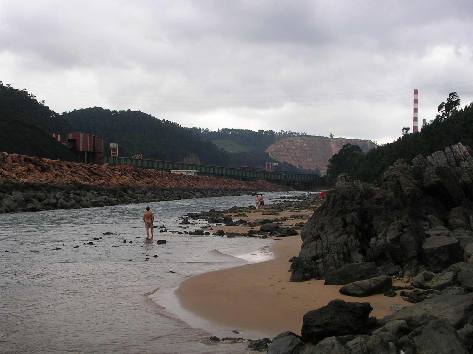 Grupos ambientales asturianos piden al Juez que no cierre la vía penal del vertido de Aboño