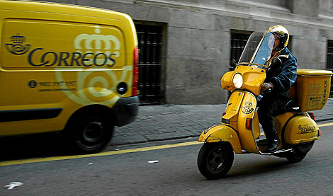 Correos adquiere 100 motocicletas eléctricas para ampliar su flota verde en ciudades como Santander