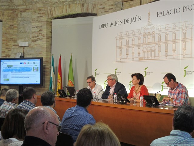 La Diputación de Jaén analiza con alcaldes la puesta en marcha el Plan Director de Residuos de la Construcción