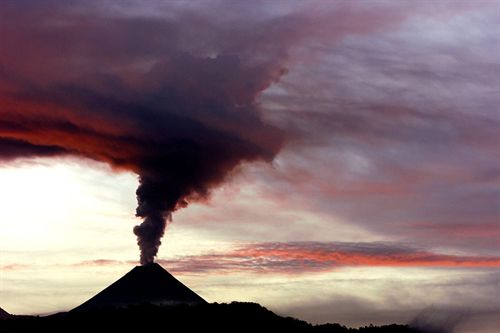 Los volcanes emiten aerosoles que enfrían la atmósfera y que por tanto mitigan el calentamiento global