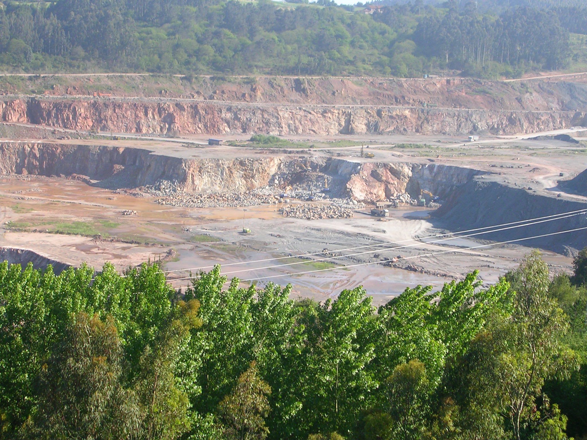 La cantera de Perlora no cumple la normativa y el Principado de Asturias se lo consiente
