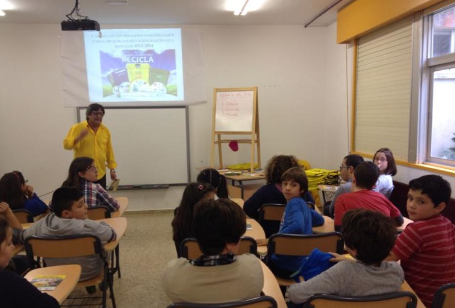 Los escolares de Os Blancos se suman al reciclaje de Sogama