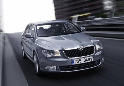 El Skoda Superb TSI DSG recorre más de 1.200 kilómetros con un solo depósito