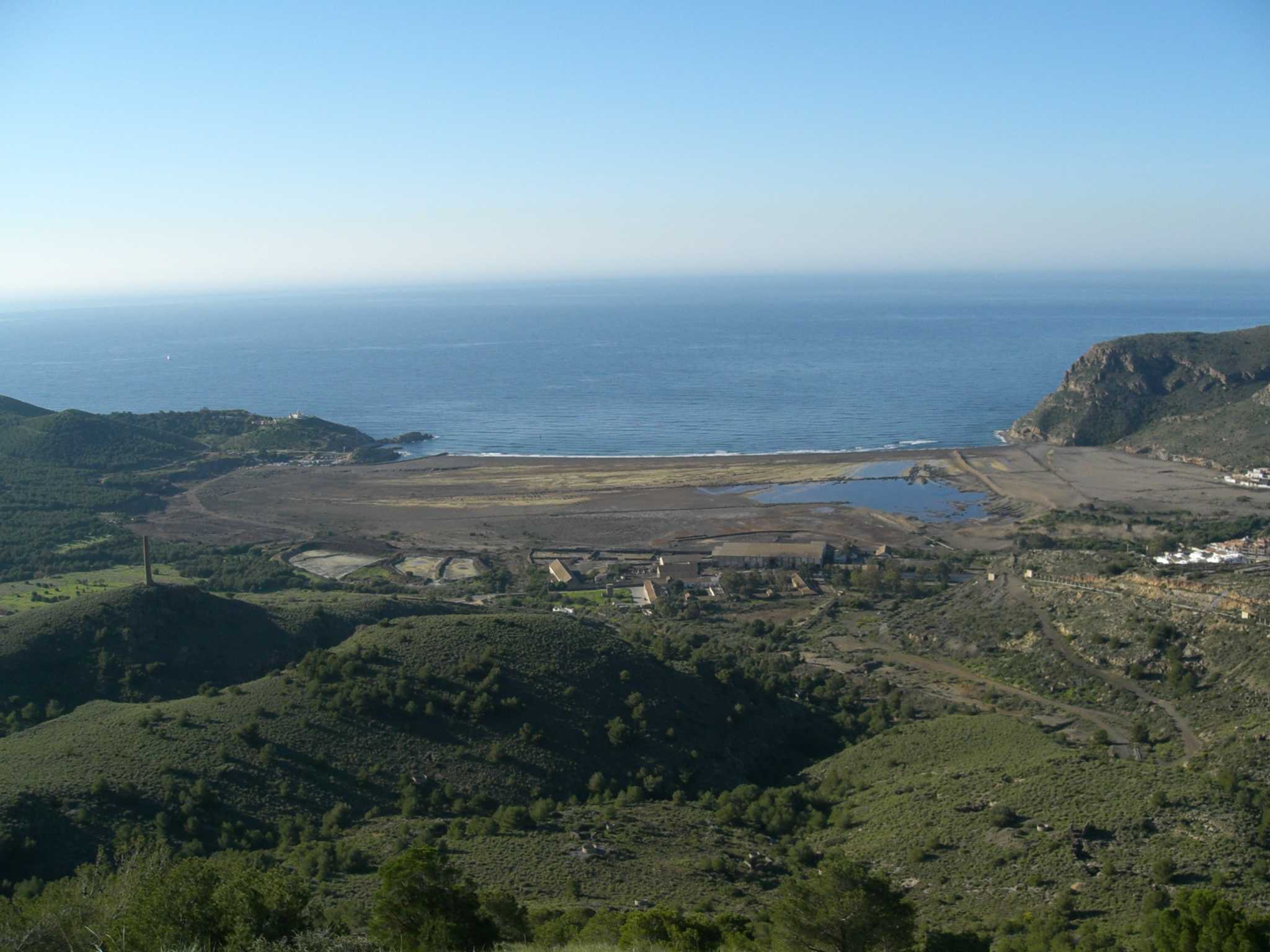 Espinosa dice que el proyecto para recuperar la bahía de Portmán "no está parado" y que el Gobierno murciano lo sabe