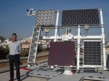 Científicos de la Universidad de Jaén investigan el comportamiento de nuevos materiales para construir paneles solares